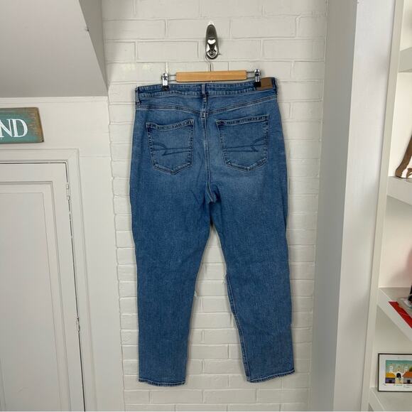 American Eagle Distressed Knee Mom Jeans Size 18 Long - Picture 10 of 10